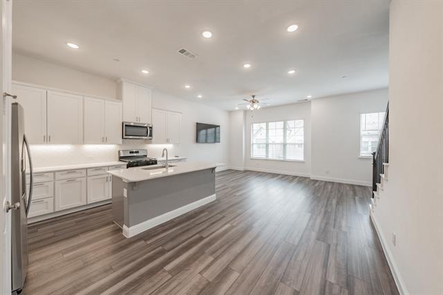 Building Photo - 4201 Shavano Dr