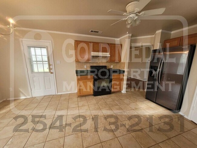 Building Photo - Charming 4-Bed, 2-Bath now available for r...