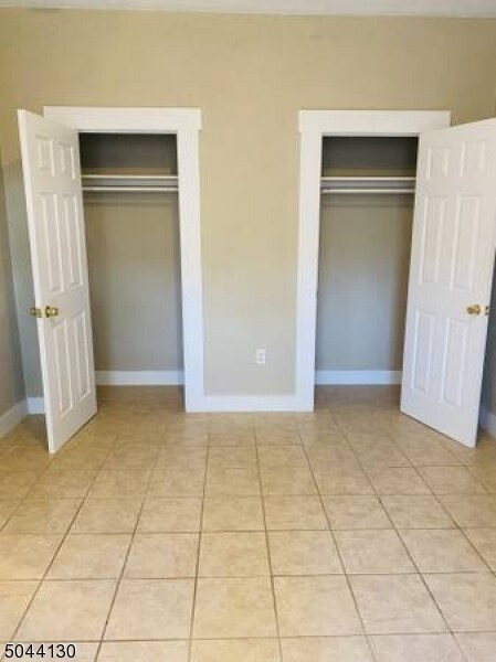 Building Photo - 554 Valley Rd