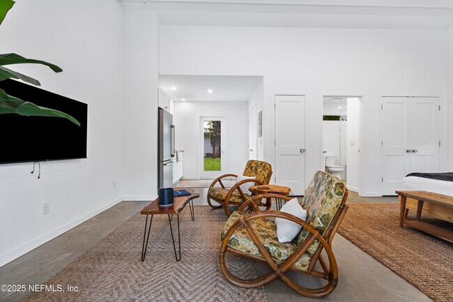 Building Photo - 581 Hazel St