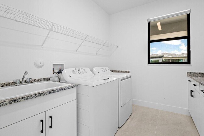 Building Photo - 8311 Essex Country Clb Dr