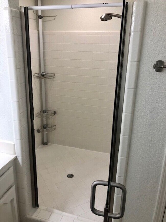 Building Photo - Charming and Spacious Home in Carmichael