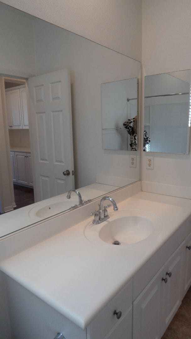 Building Photo - 3BR 2.5 BA 2 Story Home with 2 Car Garage