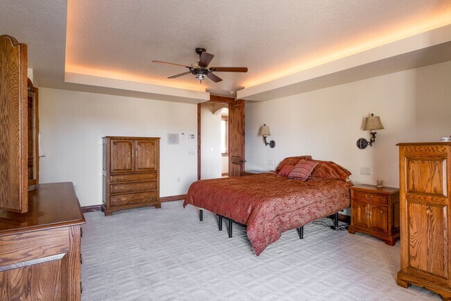Building Photo - Private Hillside Ranch Home Available Wint...