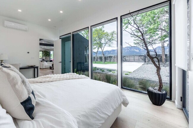 Building Photo - Modern Luxury Rental with Unobstructed Fla...