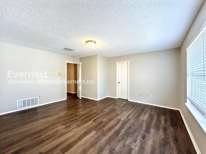 Building Photo - 13923 Conner Downs Dr