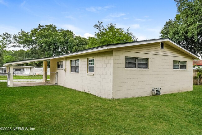 Building Photo - 7506 Centauri Rd