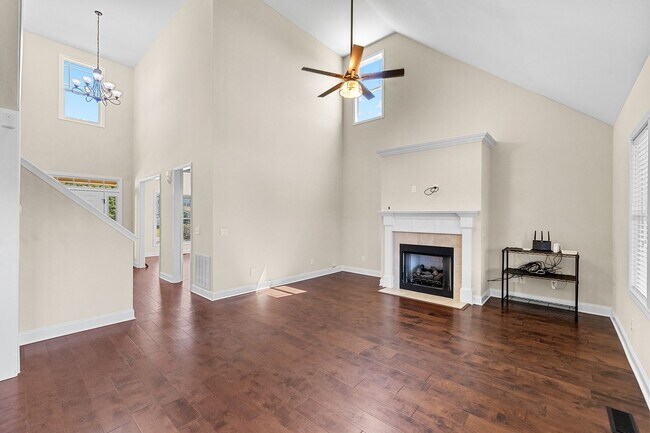 Building Photo - **Spacious 3bd/3ba in Raleigh**
