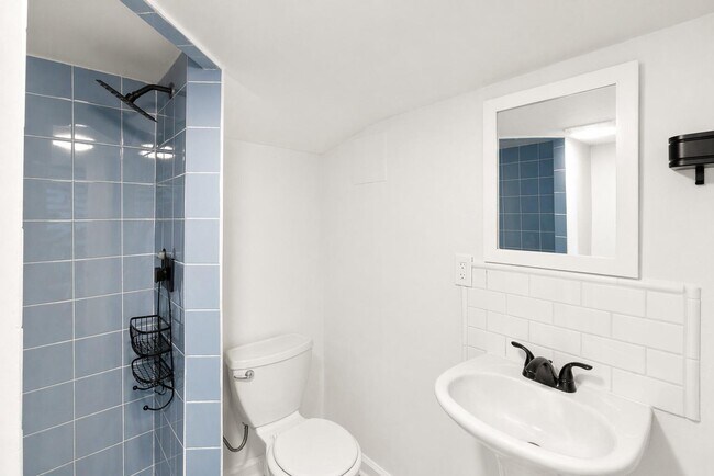 Building Photo - 3300 Manorwood Dr