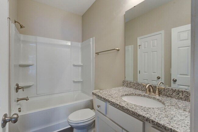 Building Photo - 108 Pine Ct
