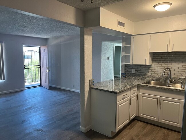 Building Photo - 2 Bedroom 1 Bath In Central Las Vegas