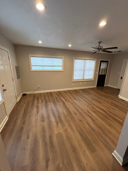 Building Photo - 950 29th Ave NE