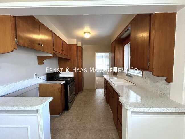 Building Photo - 5889 Rose Ave