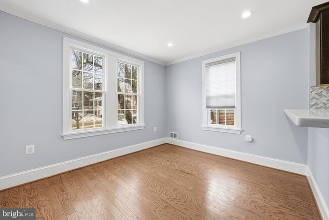 Building Photo - 2111 32nd Pl SE