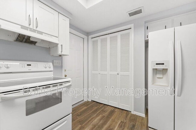 Building Photo - 9425 Palm Ave