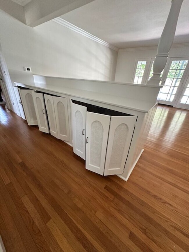 Building Photo - A True Gem in One of the Most Sought-After...