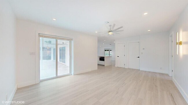 Building Photo - 4761 NE 28th Ave