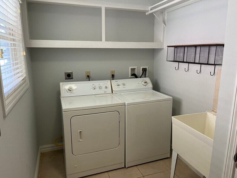 Laundry - 6803 Louisville St