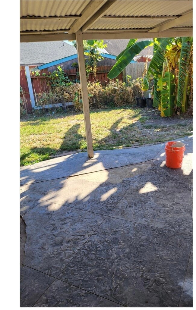 Building Photo - 16939 Cairnloch St