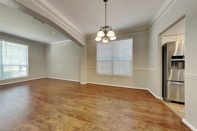 Building Photo - 59 Terraglen Dr