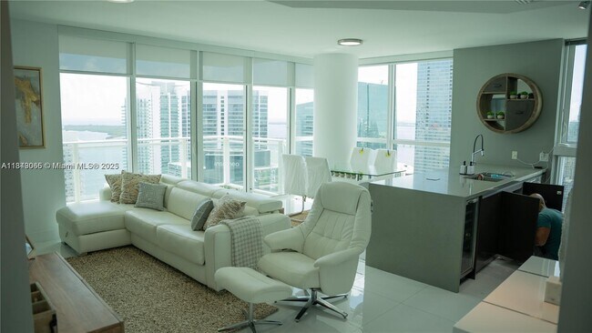Building Photo - 1080 Brickell Ave