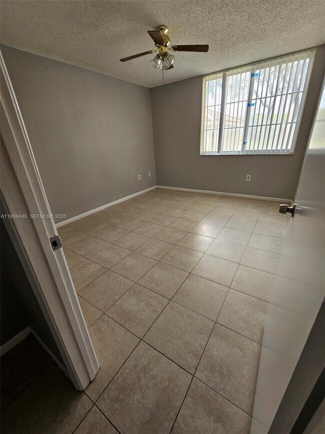 Building Photo - 7872 Sonoma Springs Cir