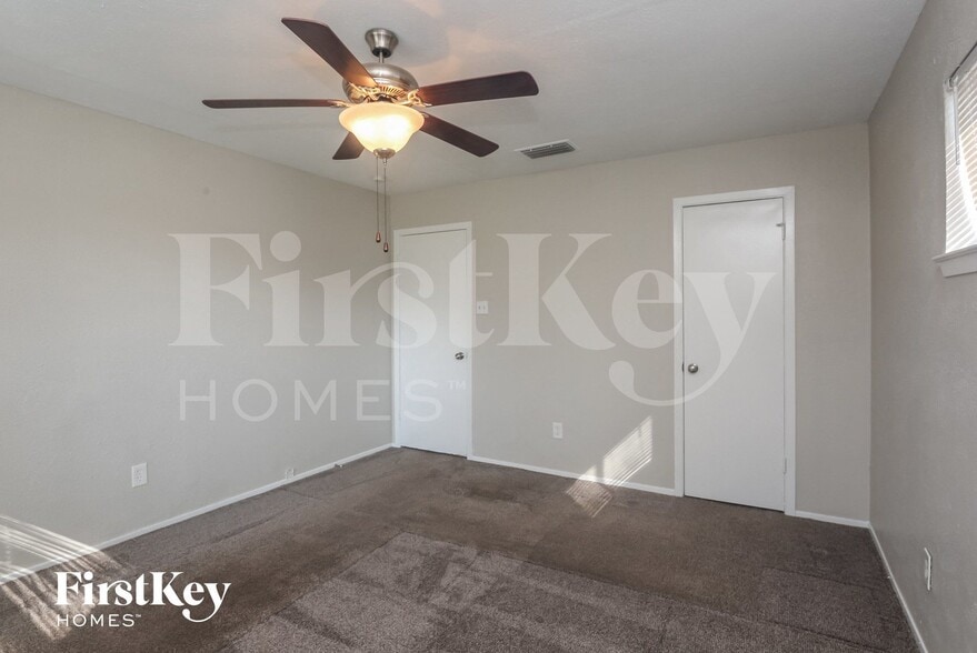 Building Photo - 1546 Willowbrook St