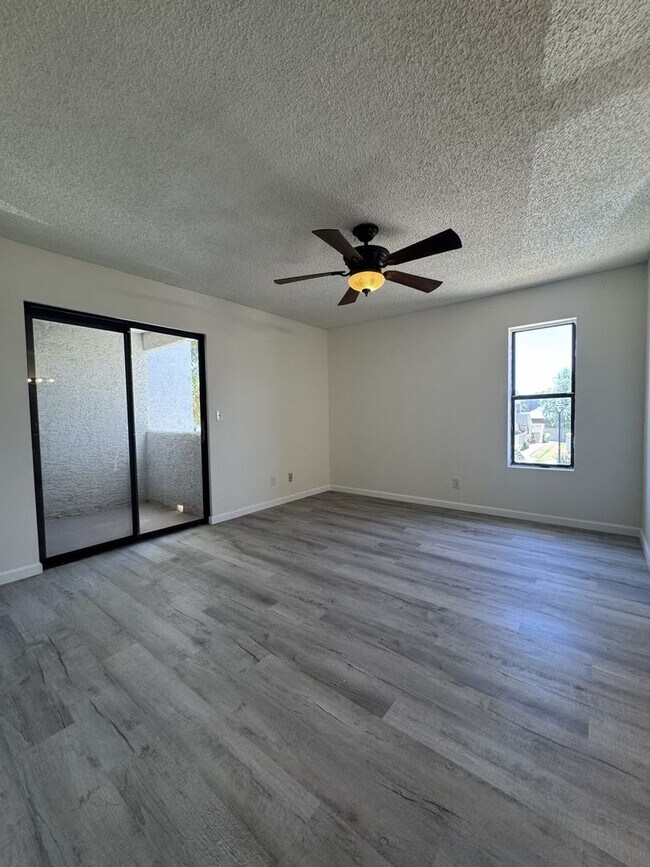 Building Photo - 850 S River Dr
