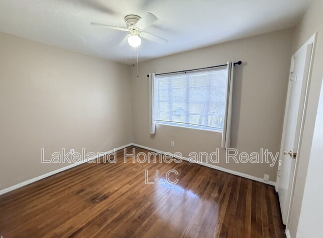 Building Photo - 3115 Buckingham Ave