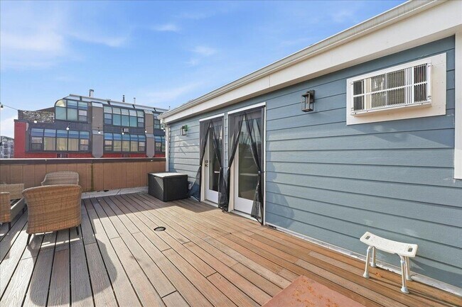 Building Photo - 600 Jefferson St