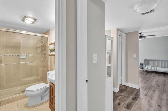 Building Photo - 3375 N Country Club Dr