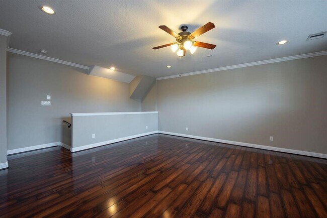 Building Photo - 106 Bella Luce