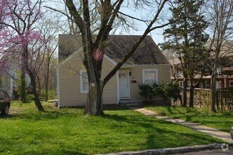 Building Photo - 2 Bedroom House- Steps from Boone Hospital.