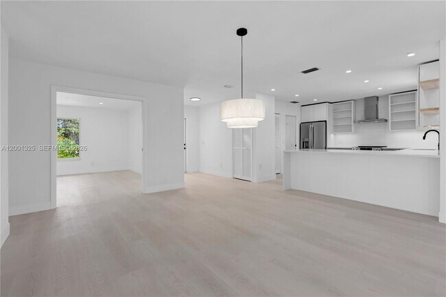 Building Photo - 9125 SE Karin St