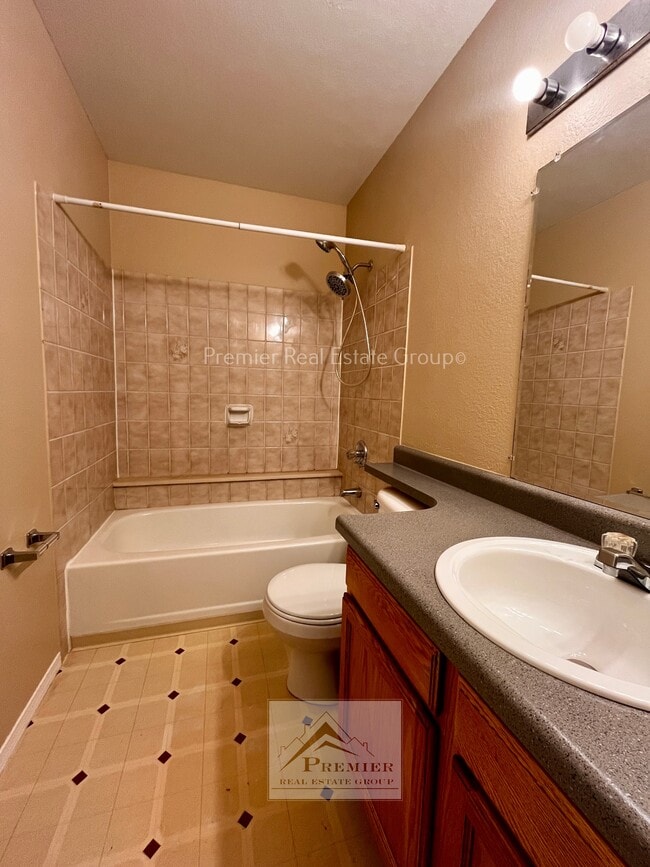 Building Photo - 4320 Hunting Meadows Cir
