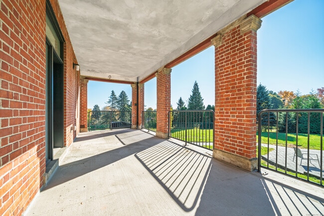 Building Photo - 170 Ridge Rd