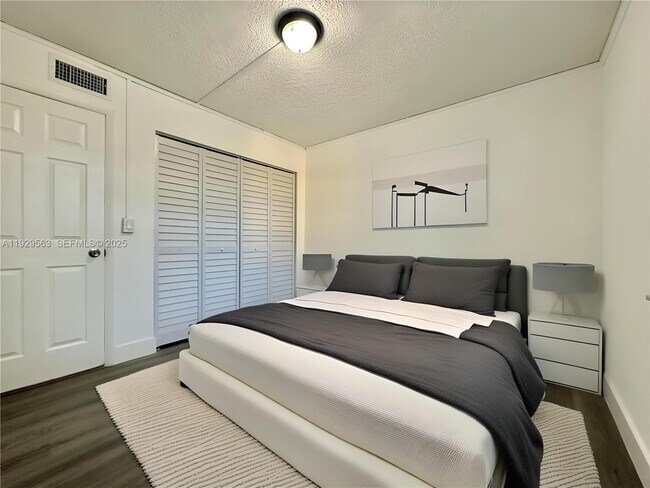 Building Photo - 8311 SW 142nd Ave