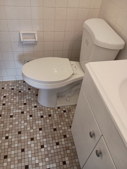 Building Photo - 1A Saybrook Dr