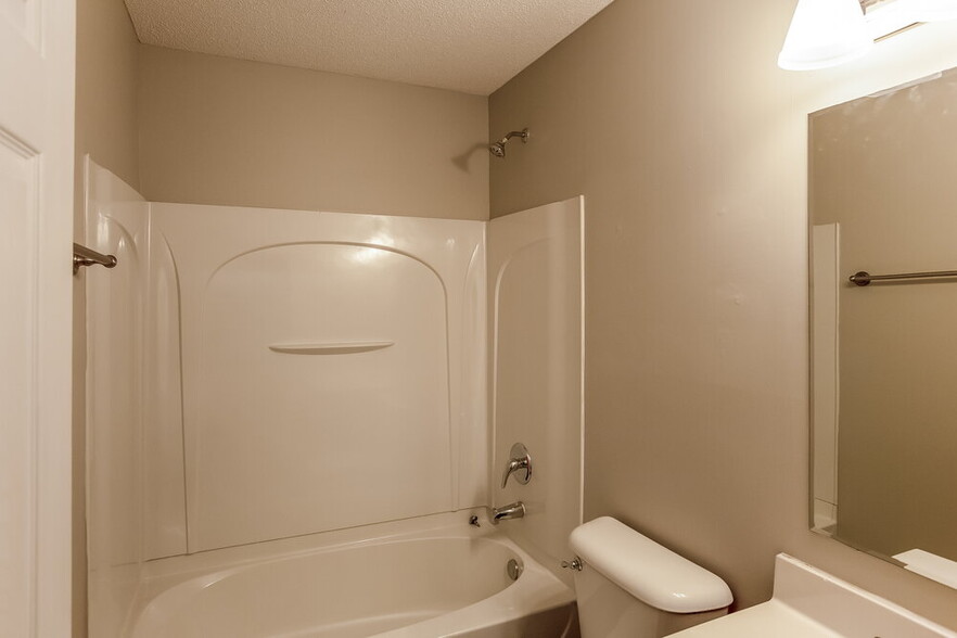 Building Photo - 7158 Crape Myrtle Dr