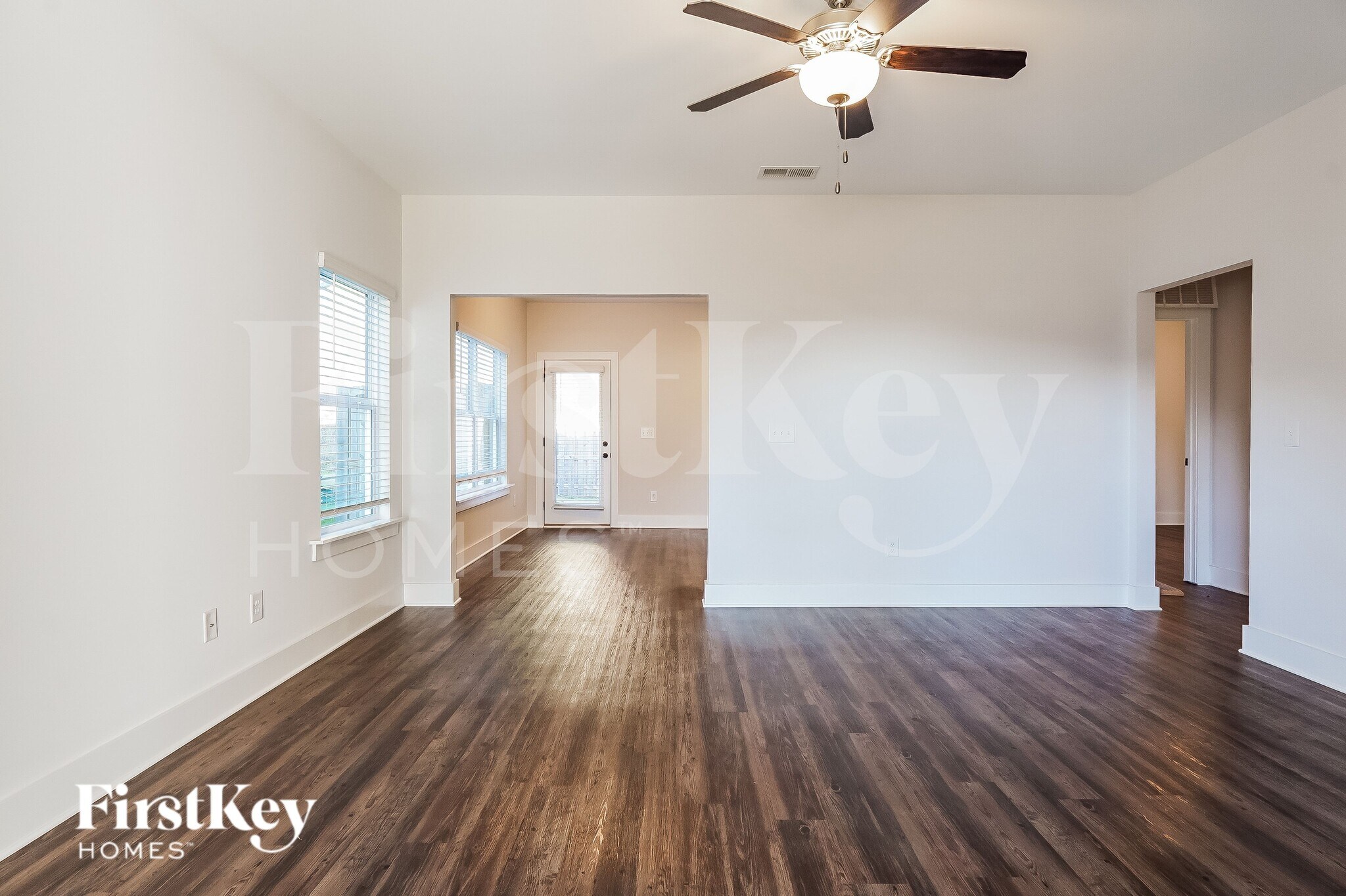 Building Photo - 2807 Village Ln