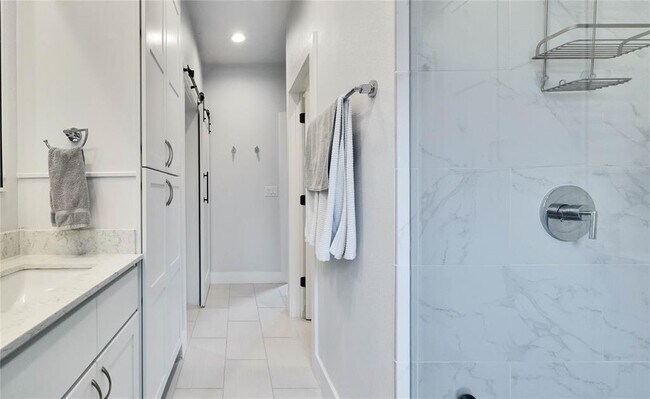 Building Photo - 1311 Justin Ln