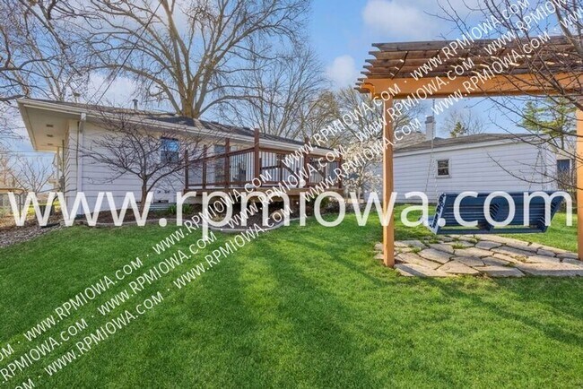 Building Photo - UPDATED RANCH!! 3 Bedroom, 2 Bathroom Ranc...