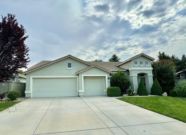 Building Photo - Beautiful Stylish South Reno Home
