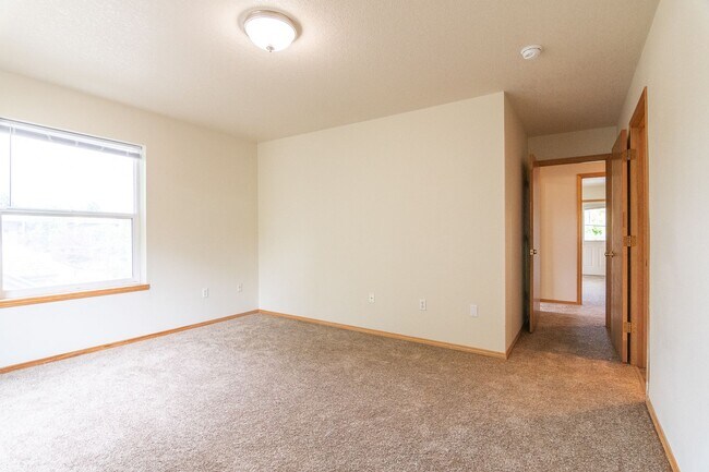 Building Photo - 508 NE Graham St