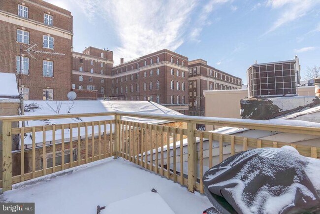 Building Photo - 558 N 16th St