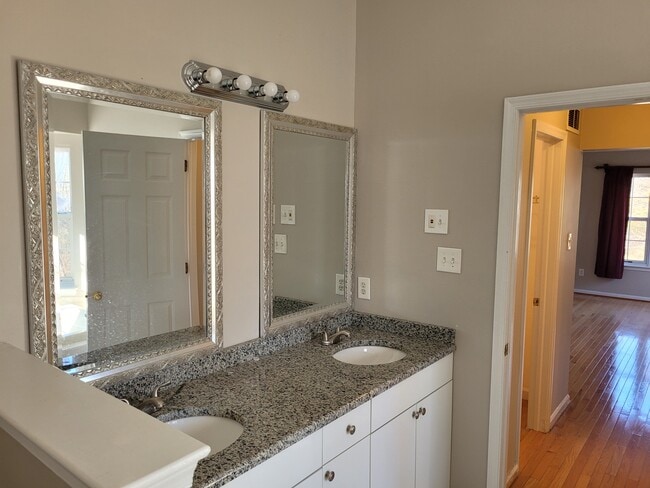 Building Photo - 512 Pimlico Way