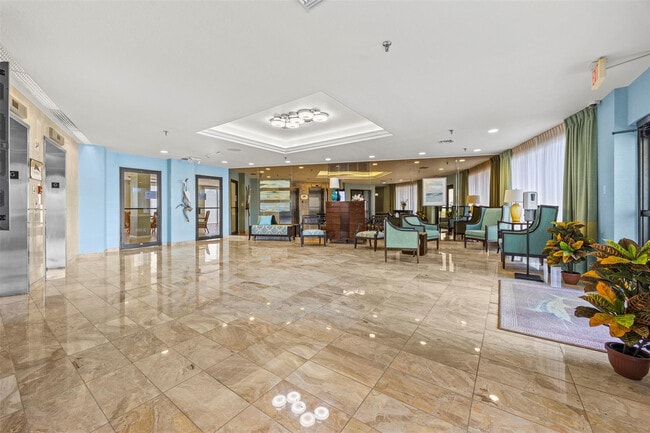 Building Photo - 801 S Ocean Dr