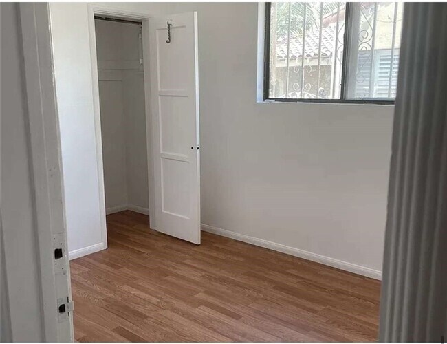Building Photo - 8724 Ruthelen St