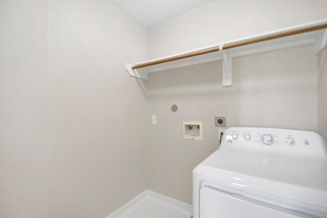 Building Photo - 9820 Lace Flower Way