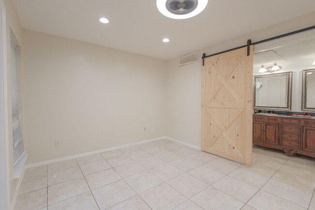 Building Photo - Nice and roomy one bedroom, First floor fl...